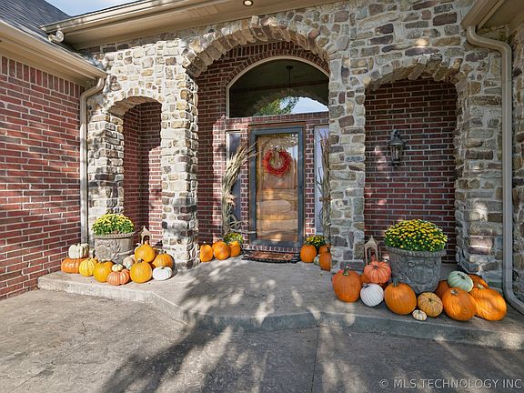 5th image of 4116 Stone Creek Dr