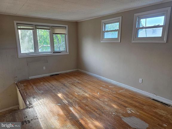 5th image of 9 Thorntown Ln