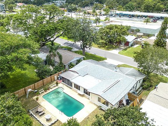 2nd image of 475 Oakwood Dr