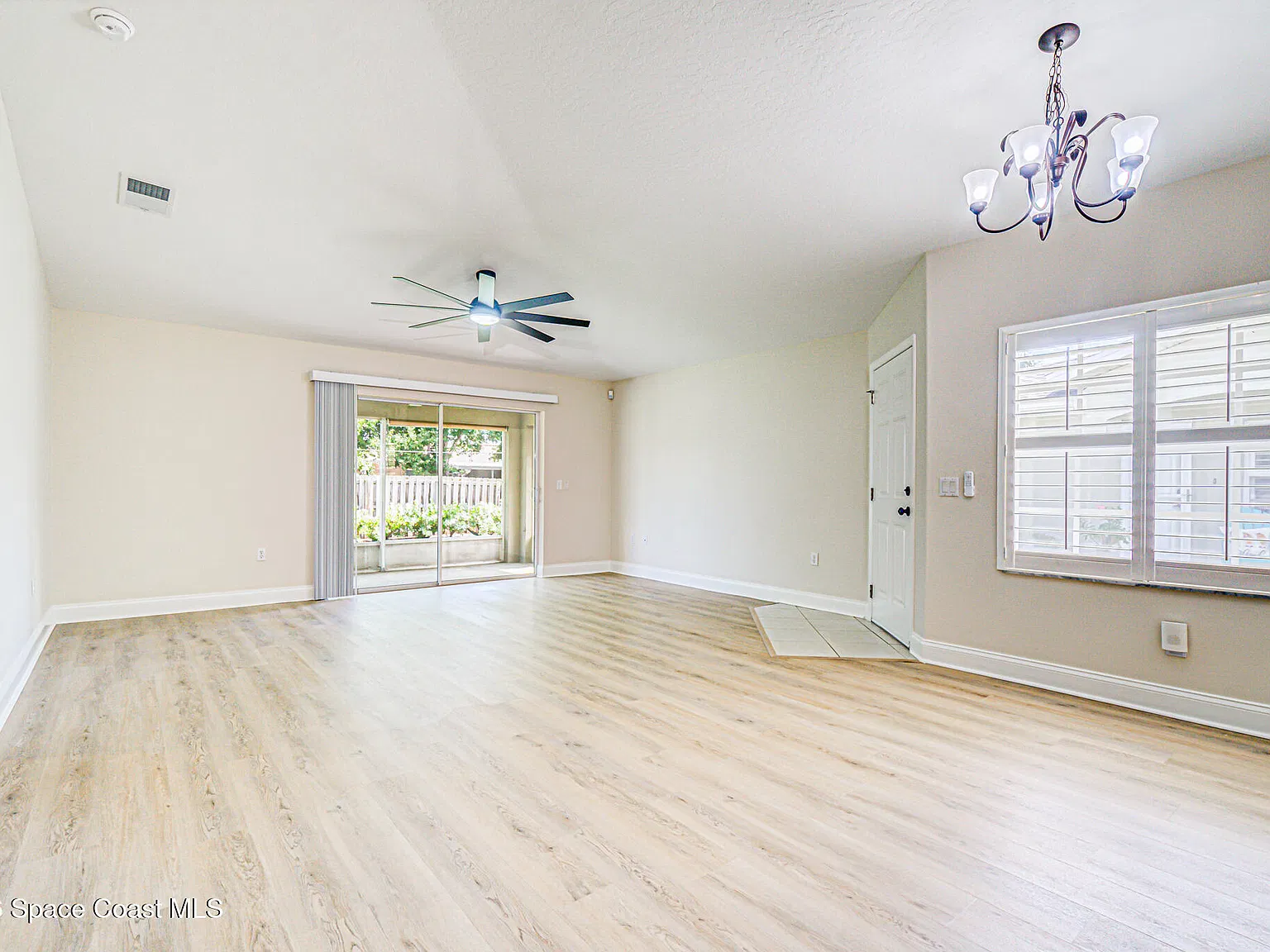3 bed, 2.0 bath, 1412 sqft, $2,700 — Photo 4