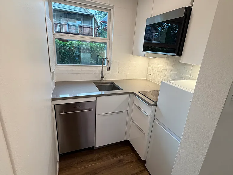 1063 Clayton St #B — Photo 3