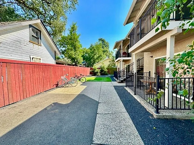 815 Hazel Street - D — Photo 1