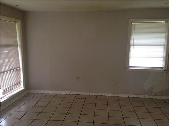 2nd image of 401 River Oaks Dr