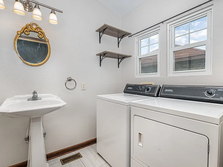 601 E Gambier St — Photo 22