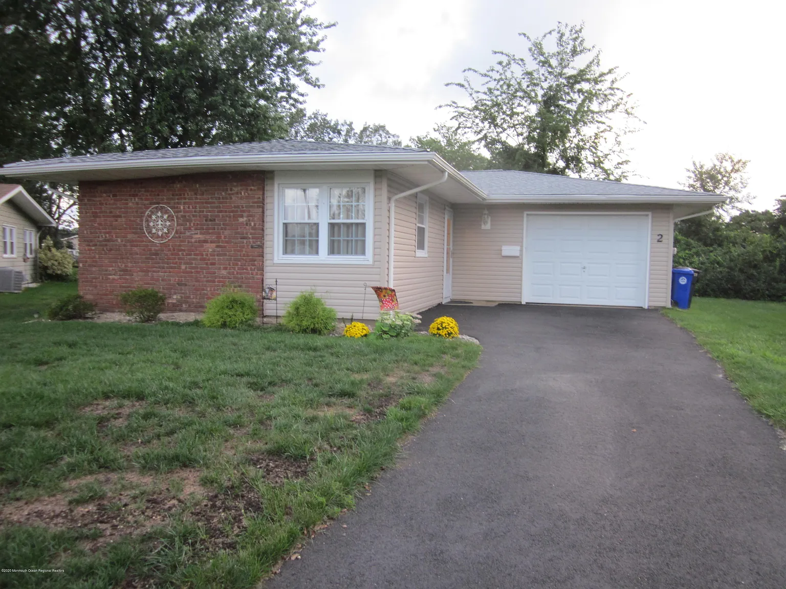2 Clay Cir photo 1