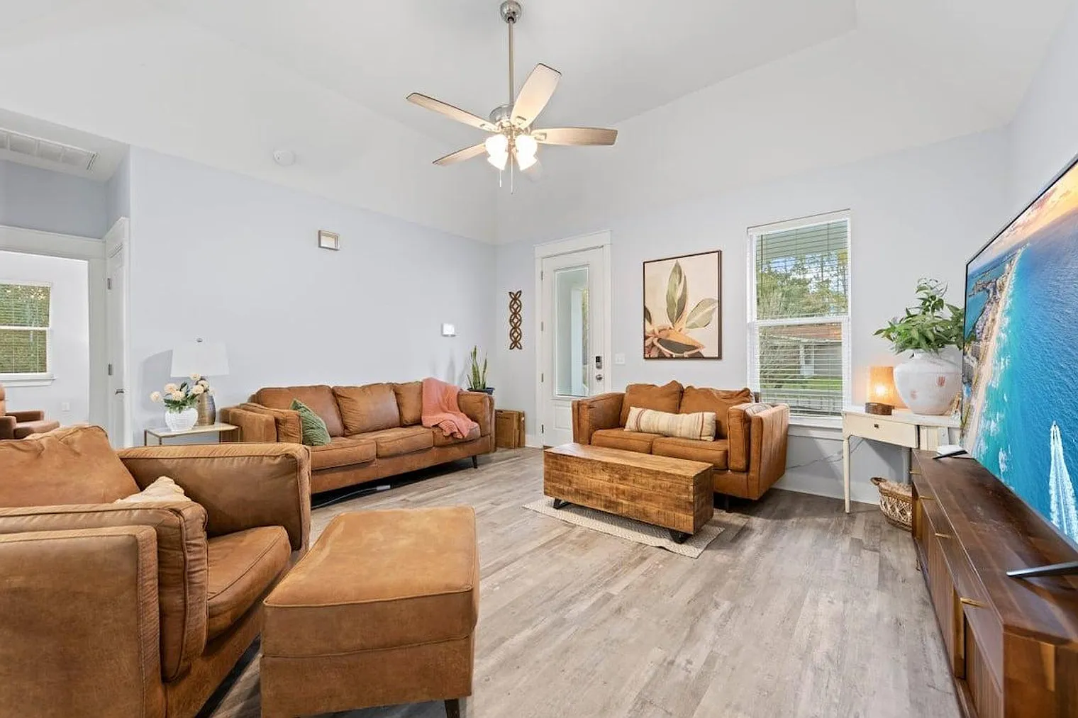 3 bed, 2.0 bath, 1431 sqft, $2,954 — Photo 4