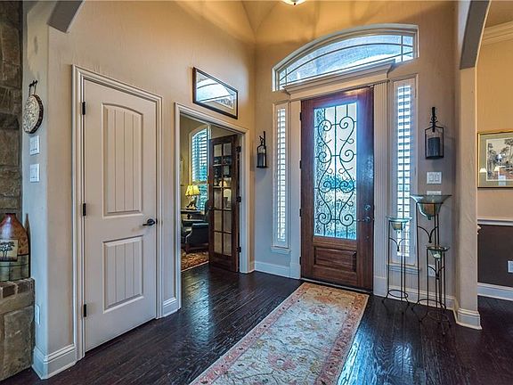 3rd image of 5301 Oak Mill Dr