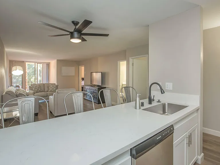 2BR/1BA 2BR/1BA