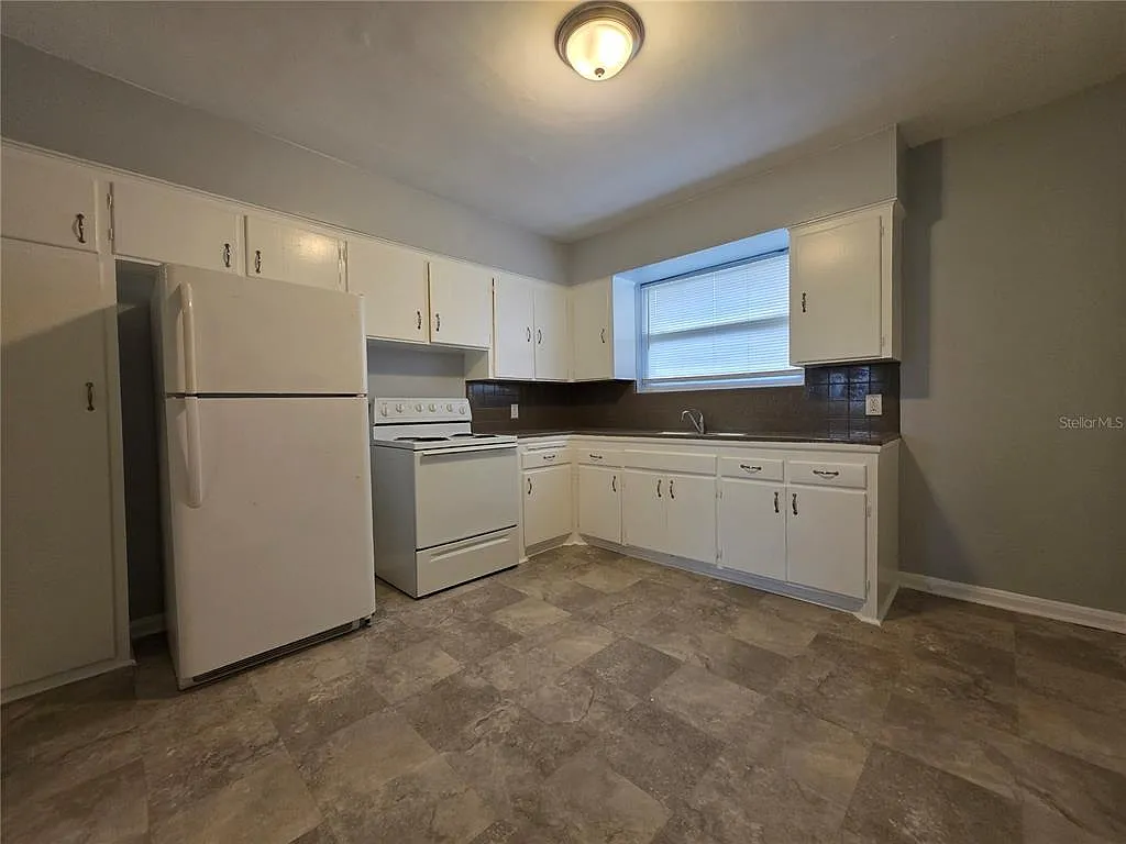 2 bed, 1.0 bath, 1080 sqft, $979 — Photo 3
