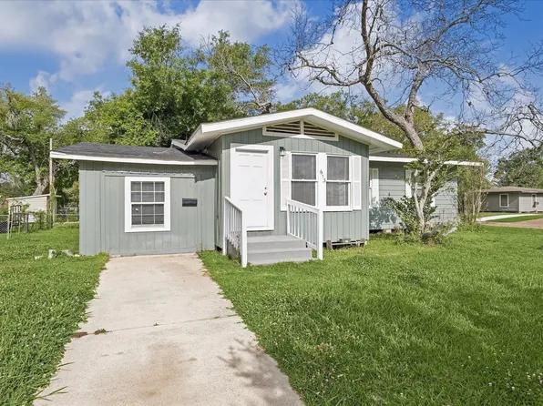 613 Winding Way, Lake Jackson, TX 77566