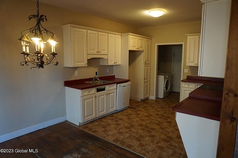 2nd image of 25 Suffolk Lane