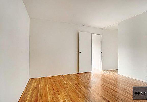 3rd image of 230 E 30th St APT 4B