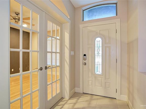 4th image of 608 E Thornhill Ave