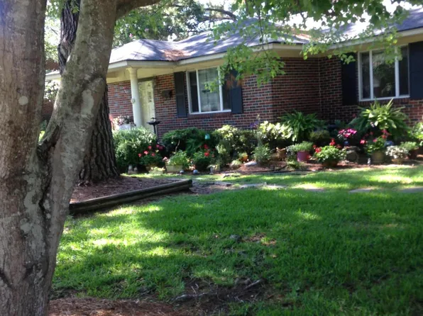 16 Charlestowne Rd, Charleston, SC 29407