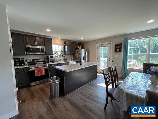 198 Riva Way — Photo 5