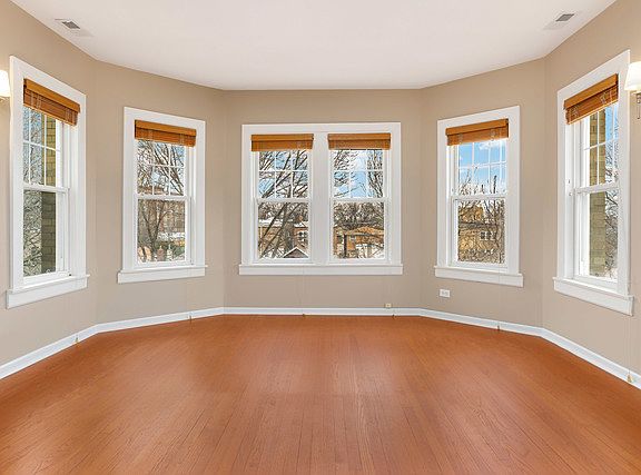 4th image of 2647 W Carmen Ave APT 3E
