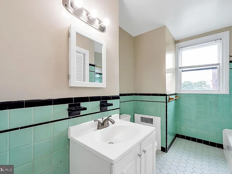 293 Wabash Ave — Photo 15