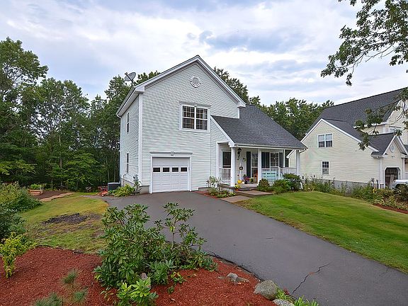 3rd image of 10 Ouimet Ln