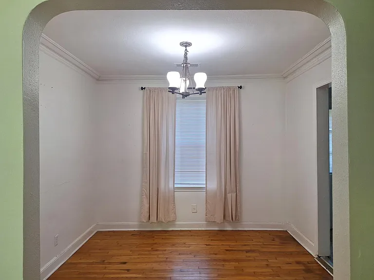 731 S Graham St — Photo 5