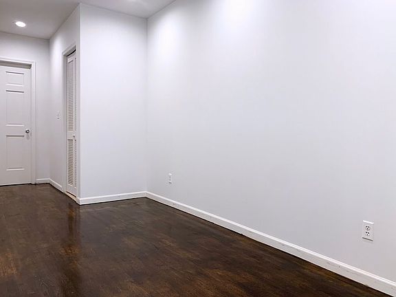 5th image of 303 E Houston St Frnt A