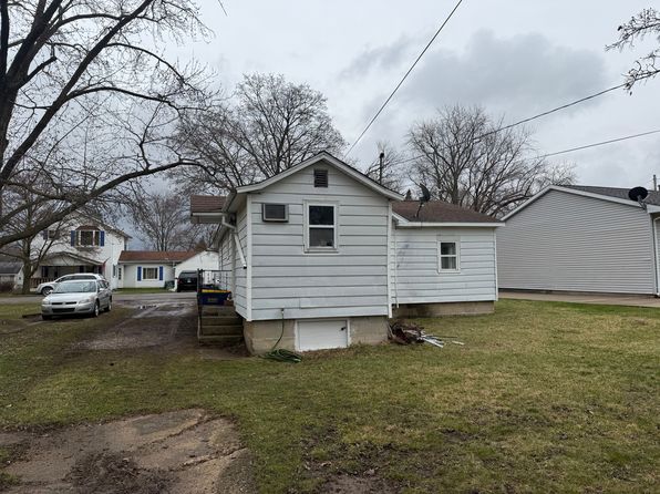 310 S Brady St, Corunna, MI 48817