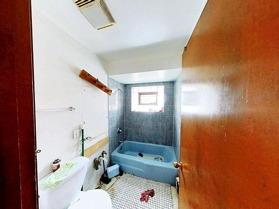 5th image of 7448 S Maplewood Ave