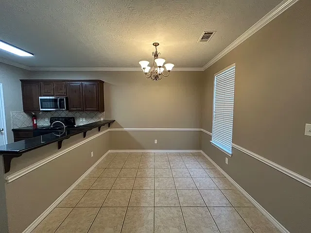 223 Forest Dr — Photo 3