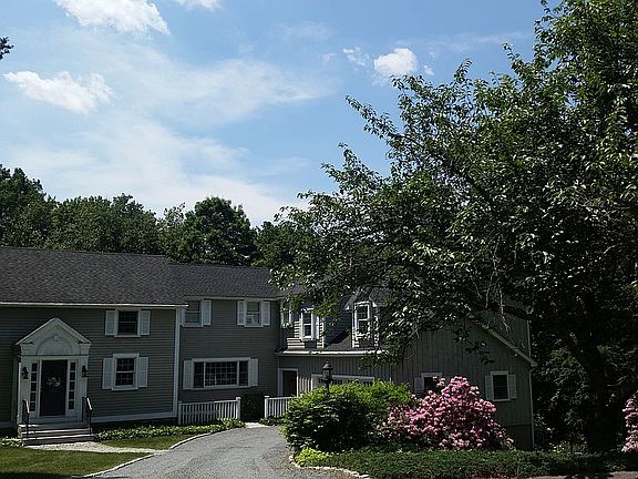2nd image of 5 Hickory Ln
