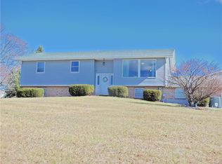 550 Round Table Dr, Nazareth, PA 18064