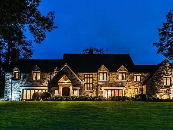 thumbnail_thumbnail_house at night2.jpg