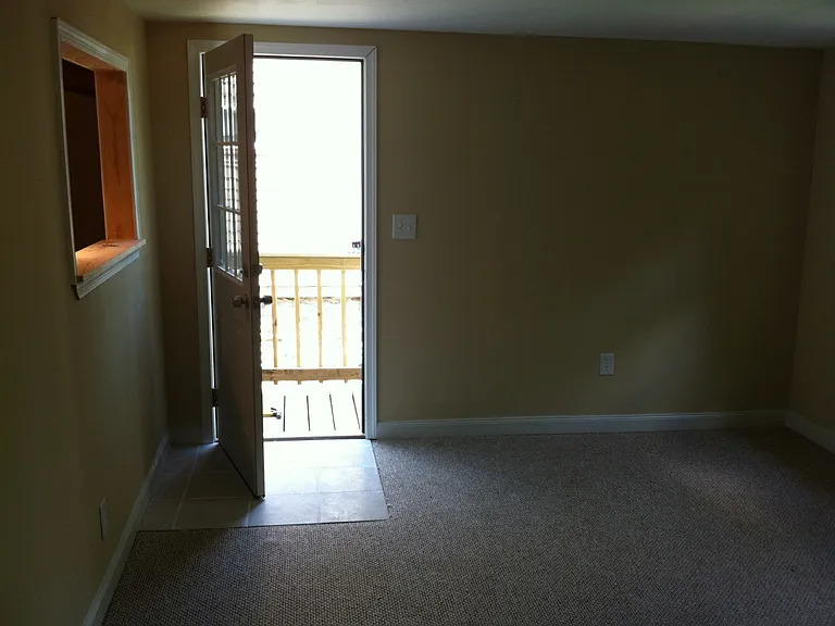 1076 W Market Streetsingle Family Home — Photo 16