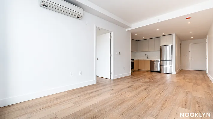 Living room, photo 1
