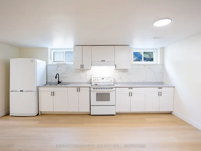 322 Shanty Bay Rd #BASEMENT — Photo 4