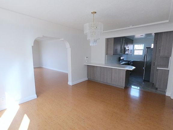 5th image of 1016 S Crescent Heights Blvd