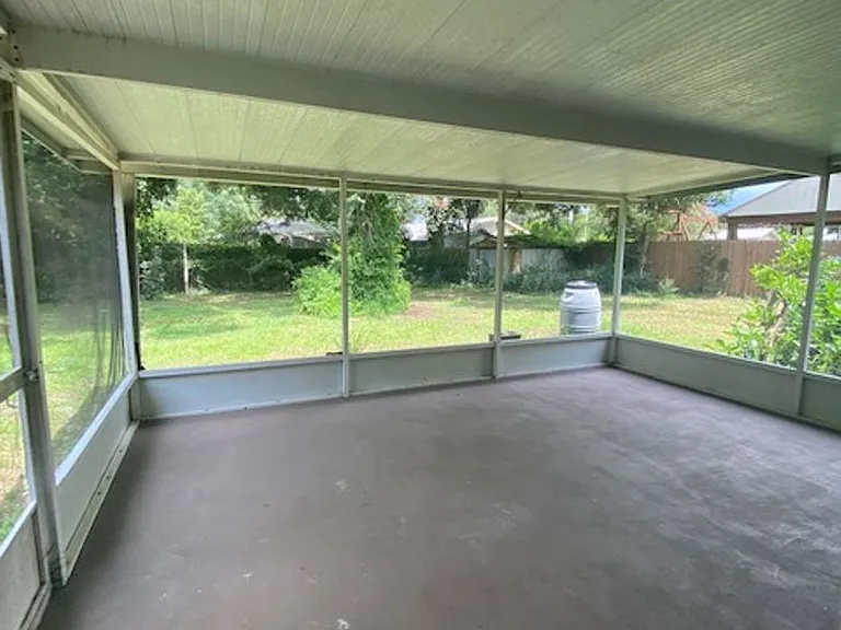 1517 Loretta Ct — Photo 15