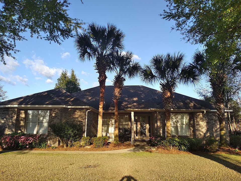 1st image of 228 Club House Dr W