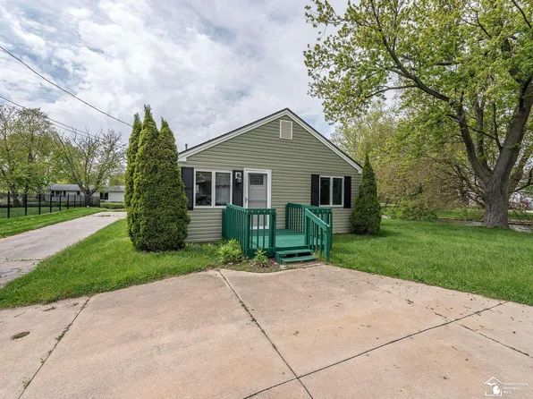 4332 Naples Dr, Luna Pier, MI 48157