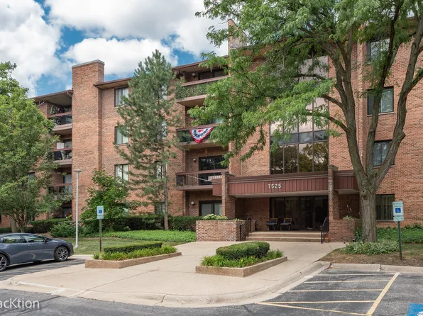 7525 Nantucket Dr APT 405, Darien, IL 60561