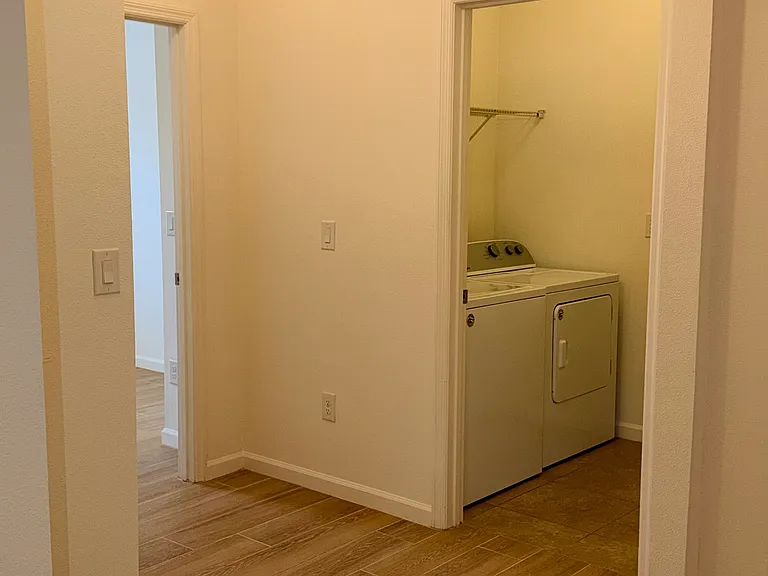 1522 Lexington Sq SW — Photo 23