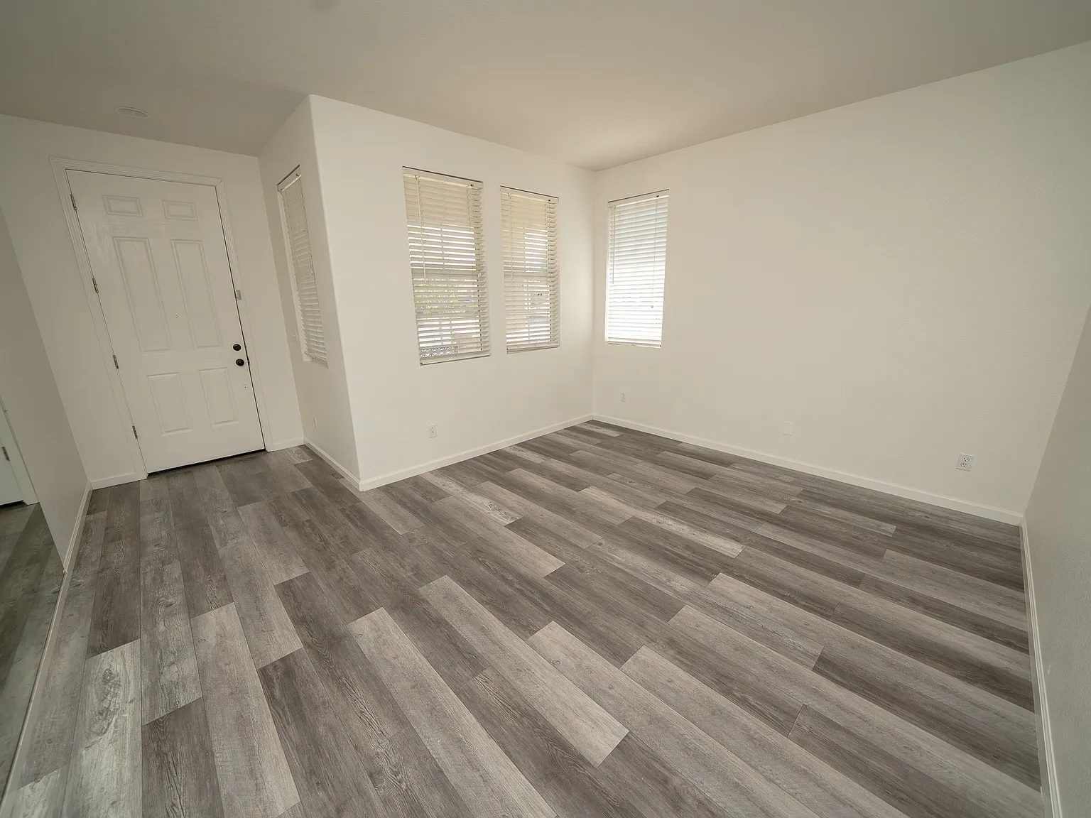 3 bed, 1362 sqft, $2,595 — Photo 4