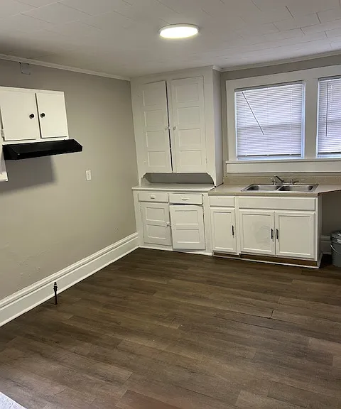 293 E Thornton St — Photo 2