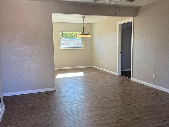 4th image of 1117 W Tyler Ave