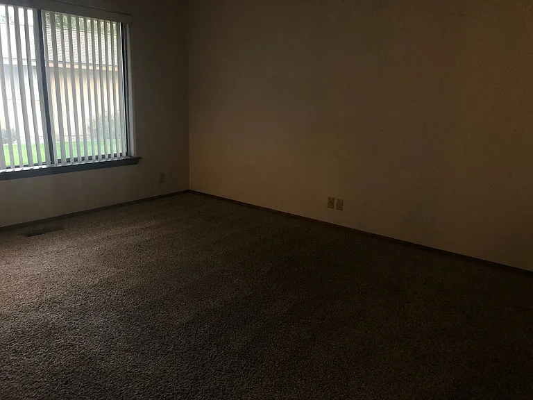 807 Westshore Dr NE #B5 — Photo 4