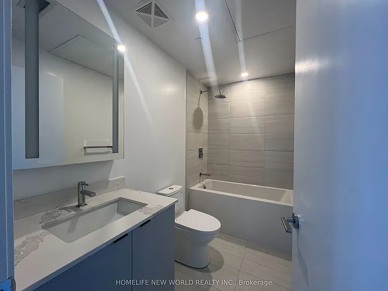 285 Dufferin St #811 — Photo 8