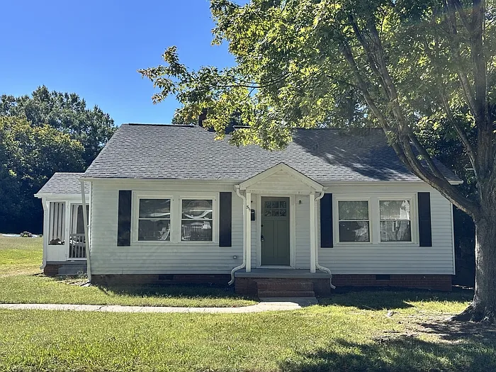 2 bed, 1.0 bath, 900 sqft, $1,400 — Photo 1