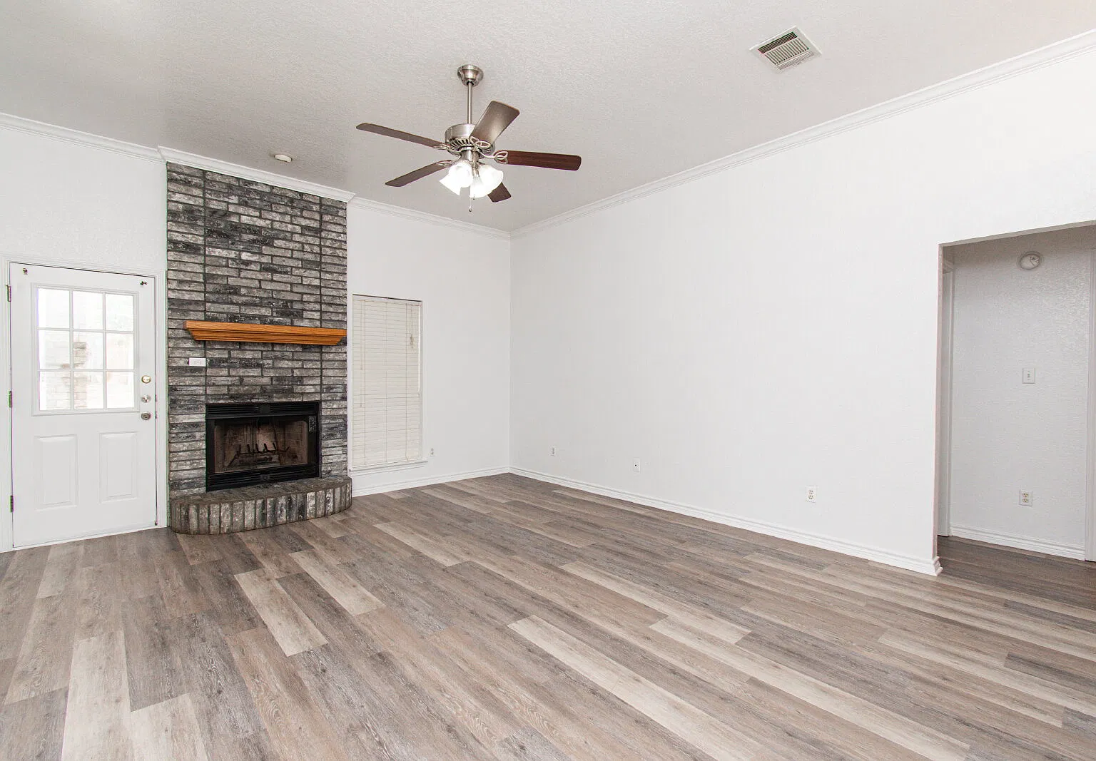 3 bed, 2.0 bath, 1337 sqft, $1,350 — Photo 2