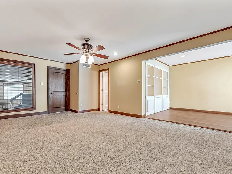 516 S Post Oak Ln #18 — Photo 11