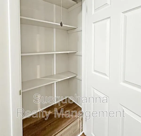 215 Division St — Photo 6