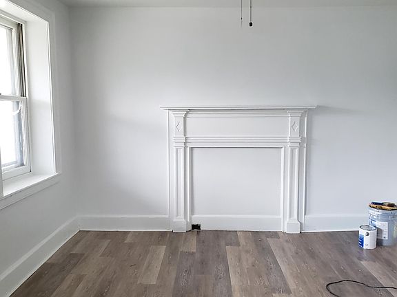 3rd image of 121 W Baltimore St