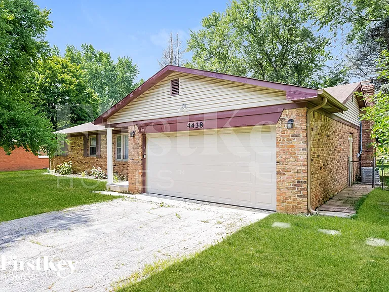 4438 Windsor Rd — Photo 2